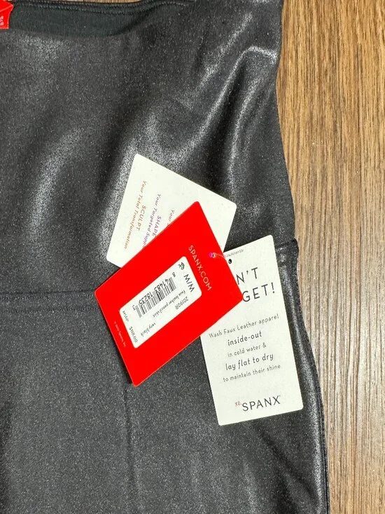 NWT Spanx Faux Leather Pencil Skirt High Waisted Black SZ. M Tummy Control - Picture 4 of 6